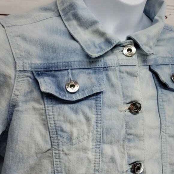 Light Blue Denim Jacket Girls XL By YMI With Silver Button Front Chest Pockets - Picture 6 of 6
